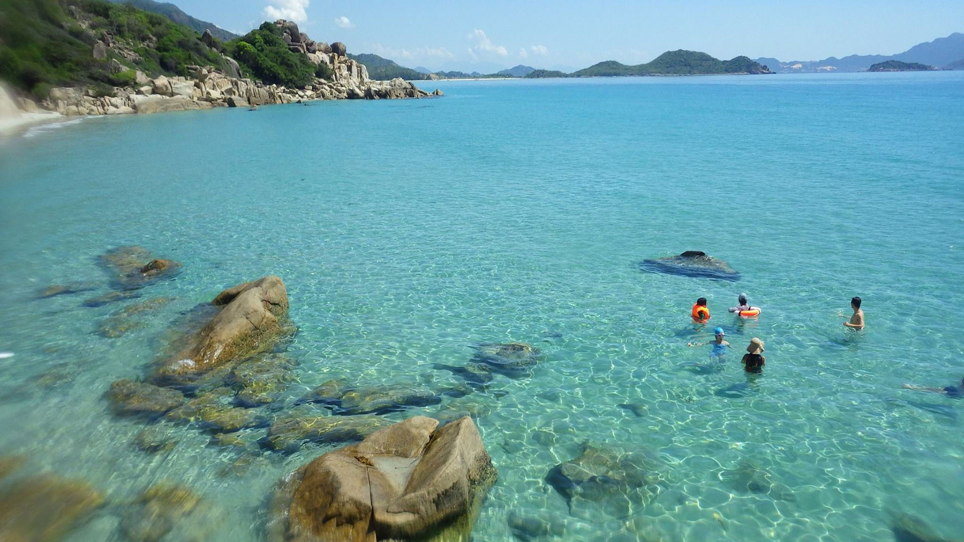 Tham khảo ngay 15 bãi biển đẹp nhất Việt Nam nên đến trong mùa hè này