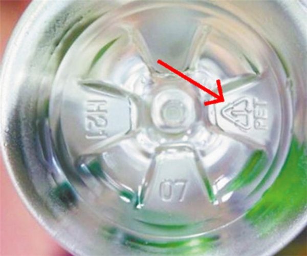 Những điều cần biết về các con số dưới đáy chai nhựa để phòng tránh ung thư