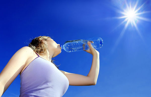 10 mẹo hay chống say nắng hiệu quả vào những ngày trời nắng gắt