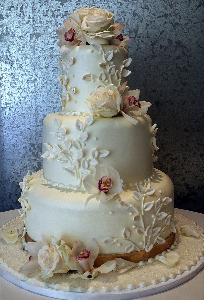 Cách trang trí bánh cưới 3 tầng đẹp xuất sắc không thể bỏ qua