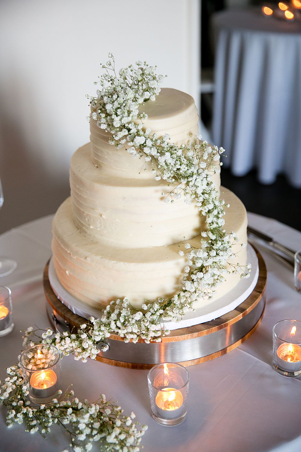 Cách trang trí bánh cưới 3 tầng đẹp xuất sắc không thể bỏ qua