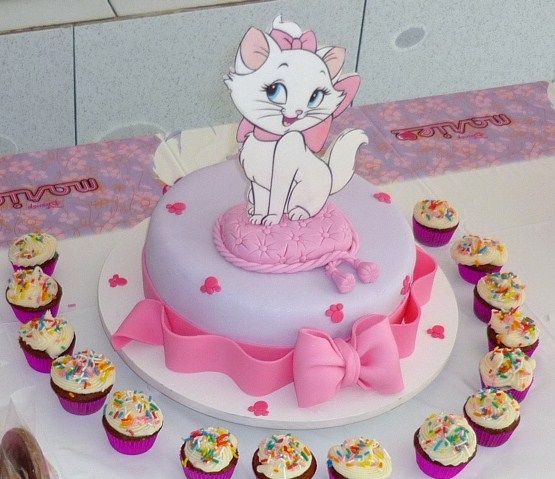 Bánh sinh nhật hình chú mèo Marie quý tộc xinh đẹp