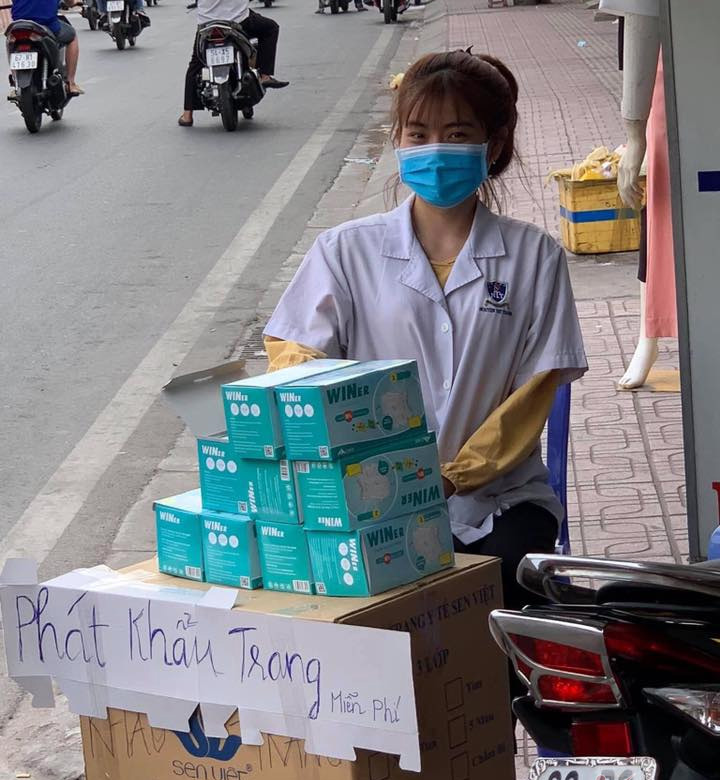 địa điểm phát khẩu trang miễn phí tại Thành phố Hồ Chí Minh phòng chống dịch bệnh viêm phổi virus corona
